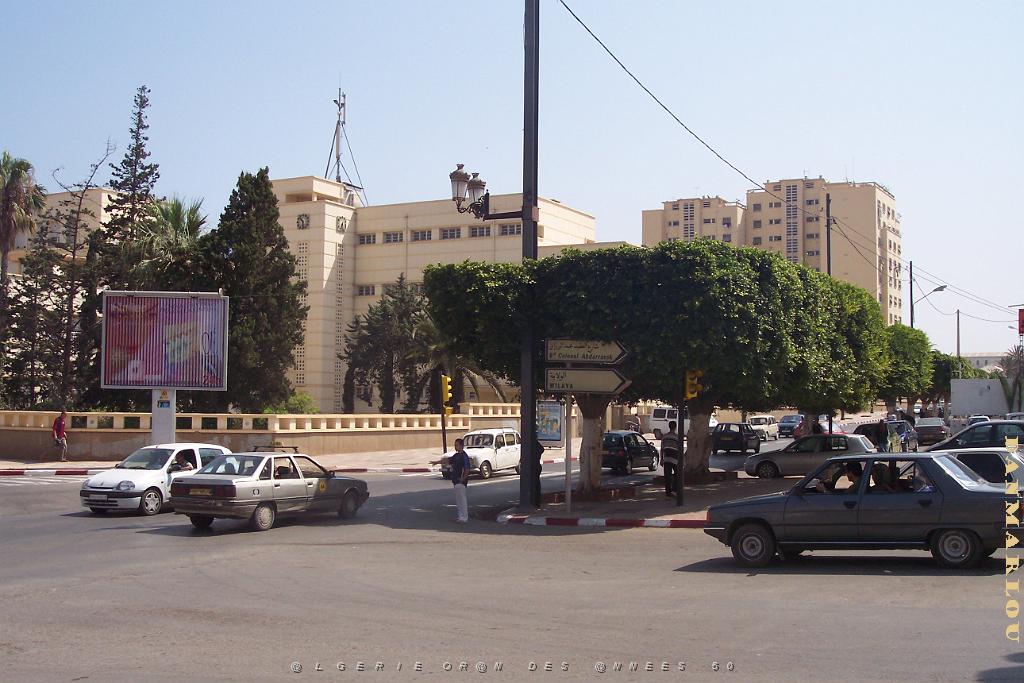 Rue du General Faidherbe et Le lycee Ali Chekkal au no 241.JPG